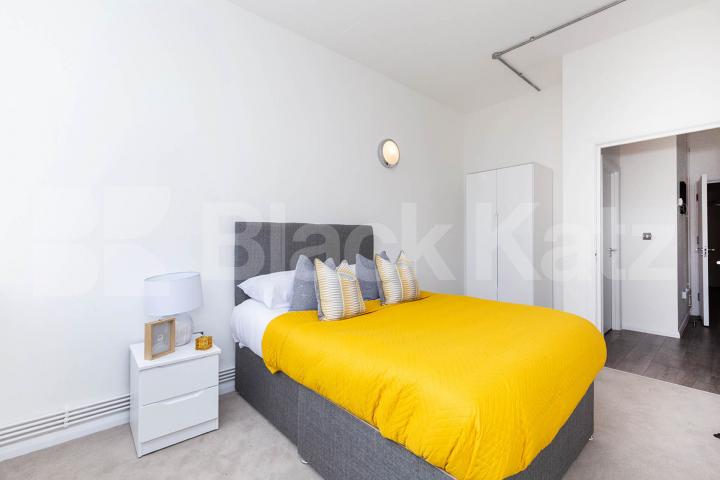 Spacious Live/work warehouse conversion in the trendy Dalston Ability Plaza - Kingsland Road, Dalston